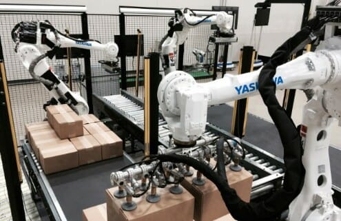 Robot bốc xếp hàng hóa Yaskawa