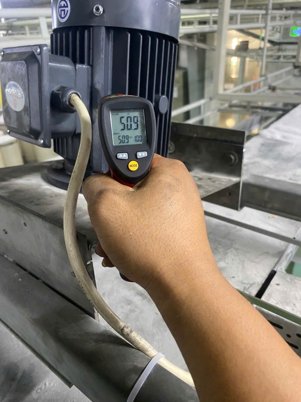 Động cơ PM lắp quạt hút bụi - nhiệt độ vận hành 51 độ C
